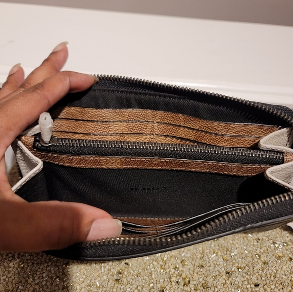 ***SOLD***Coach wallet - Picture 3 of 6